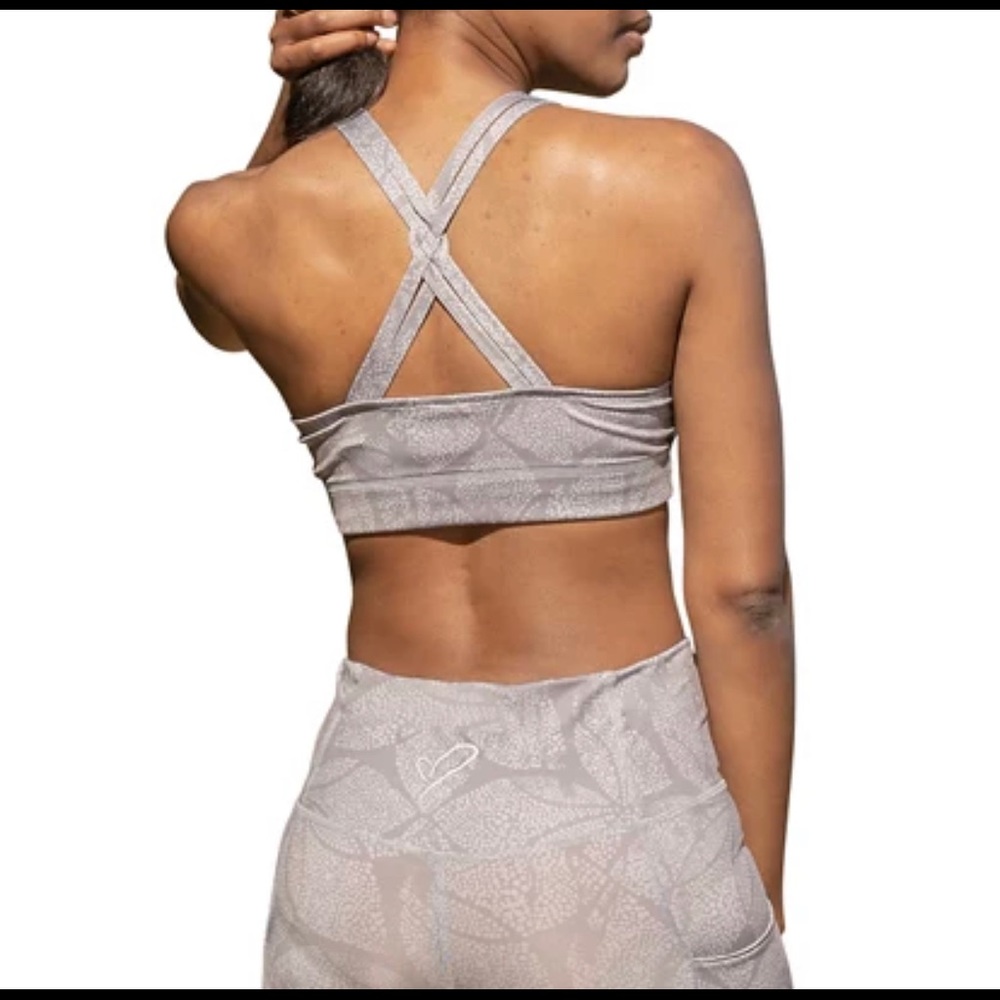 San Francisco City Lights Taylor Sports Bra in Storm Front (gray) 🤩 B4 - Picture 2 of 13